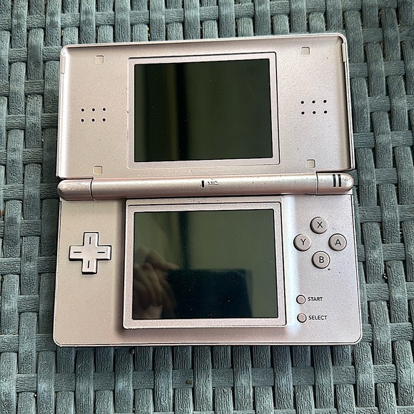 Nintendo - Picture 1 of 3